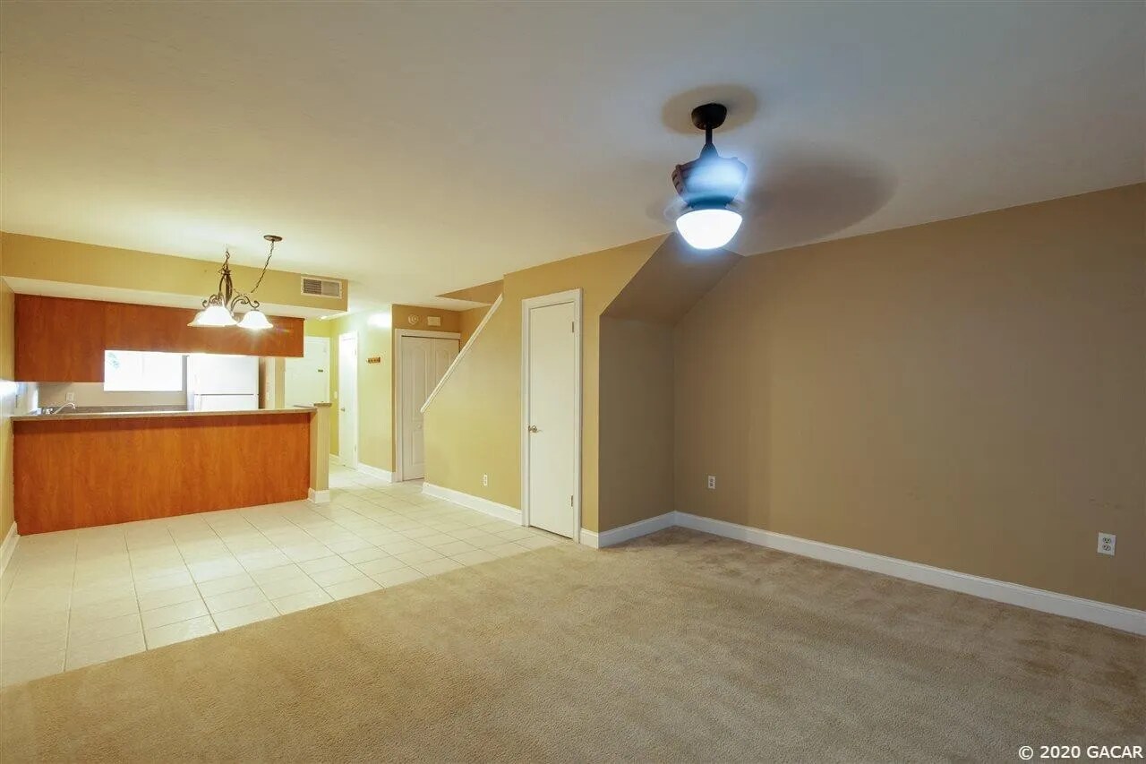 Living/Dining room area. - 4411 SW 34th St