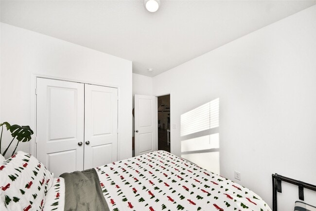 Building Photo - 25928 Chicory Dr