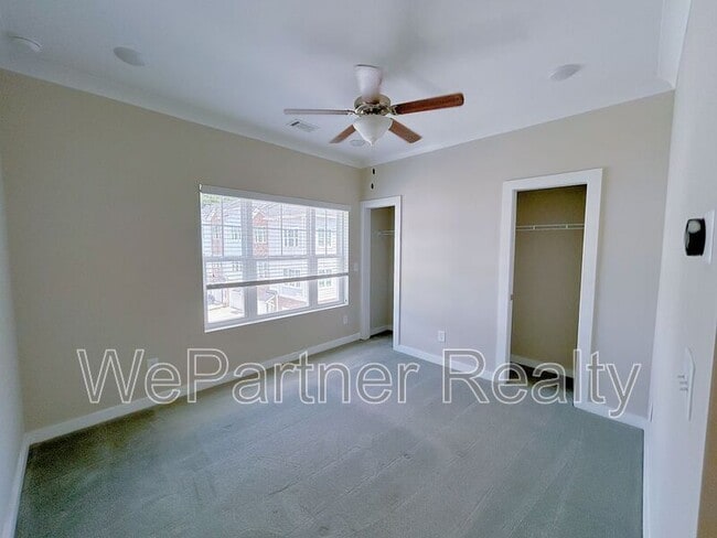 Building Photo - 2031 Ocean Dr NW