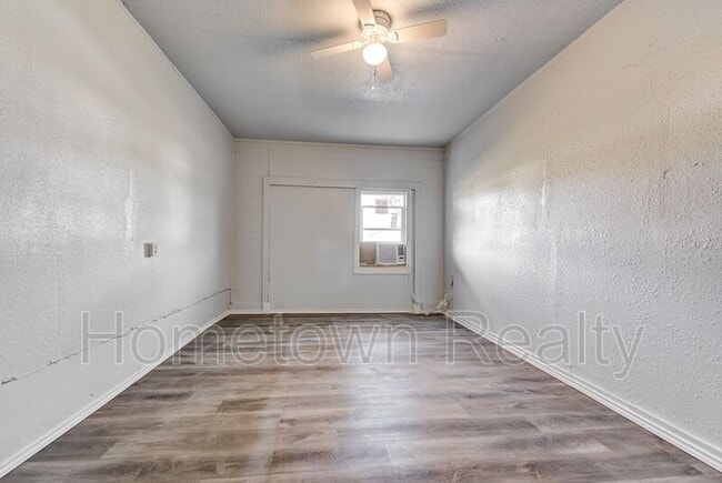 Building Photo - 412 Monroney Dr