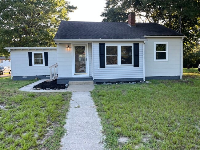 Building Photo - 200 Woodcrest Ave