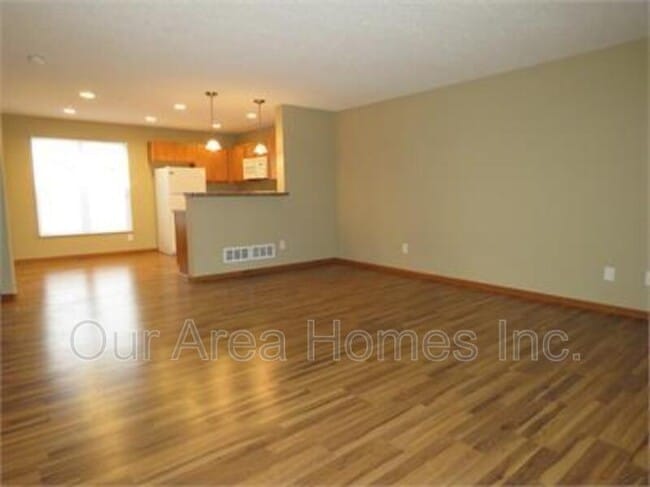 Building Photo - 2880 Clover Ridge Dr