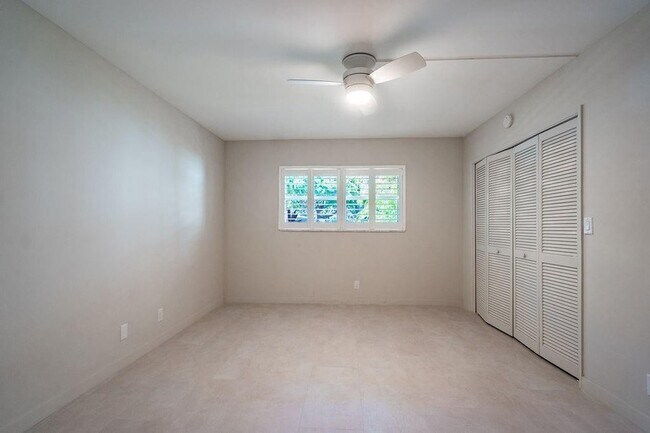 Building Photo - 3175 NE 48th Ct