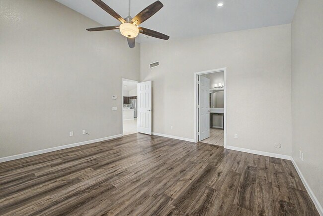 Building Photo - 1331 W Blue Ridge Ct
