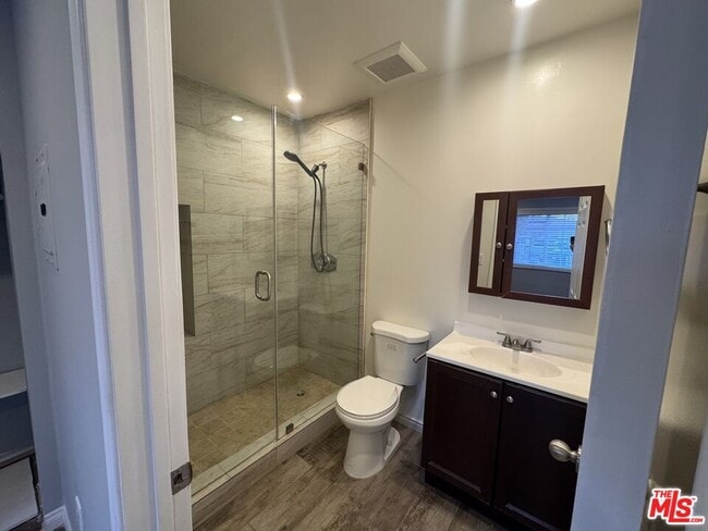 Building Photo - 6303 Vicland Pl