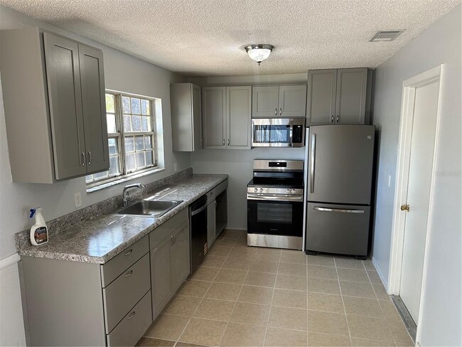 Building Photo - 5 Spring Loop Cir