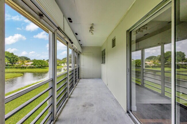 Building Photo - 10789 N Military Trl