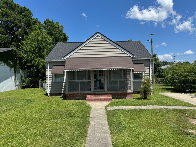 Primary Photo - 3 Bedroom House Near Piggly Wiggly