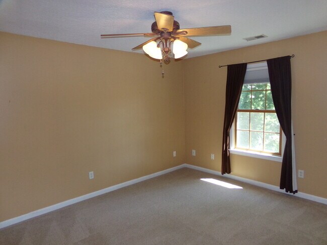 Building Photo - Beautiful 3 Bed 3.5 Bath Xenia Home!