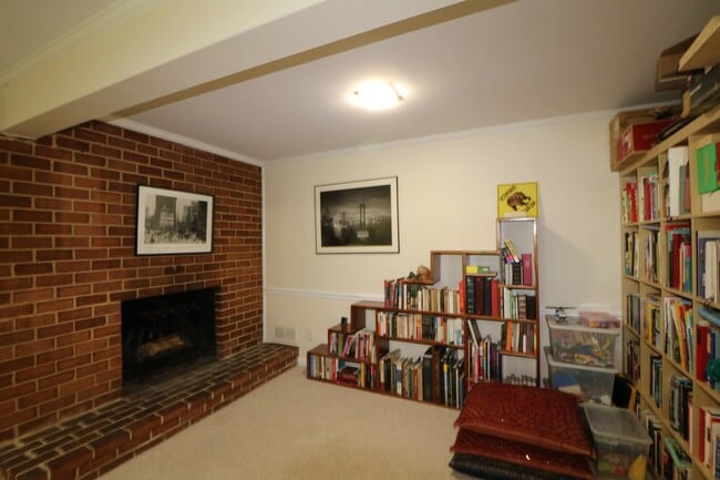Building Photo - COMING SOON - 4Bed/2.5Bath Raised Rambler in Bannockburn near Glen Echo Park!