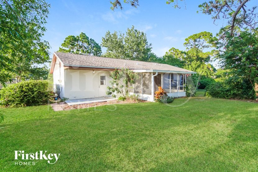 Building Photo - 738 Empress St SE