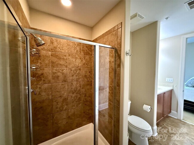 Building Photo - 4625 Piedmont Row Dr