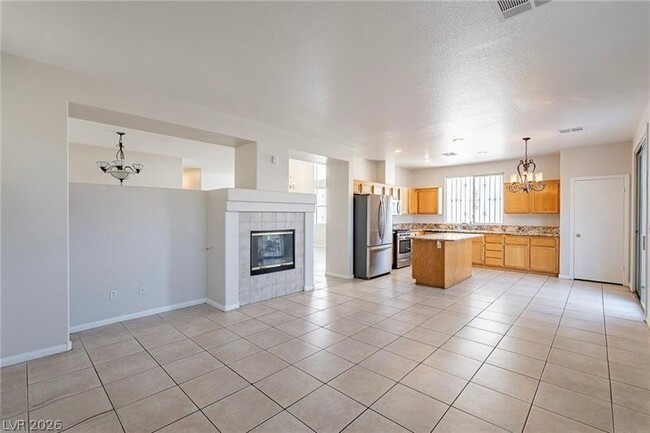 Building Photo - 3588 White Mountain St