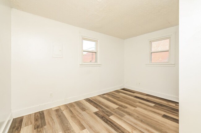 Building Photo - 124 S Chillicothe St