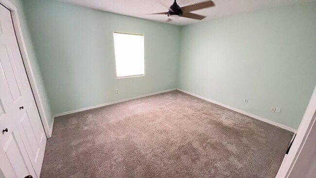 Building Photo - For Rent: A dazzling 5-bedroom, 3-bathroom...