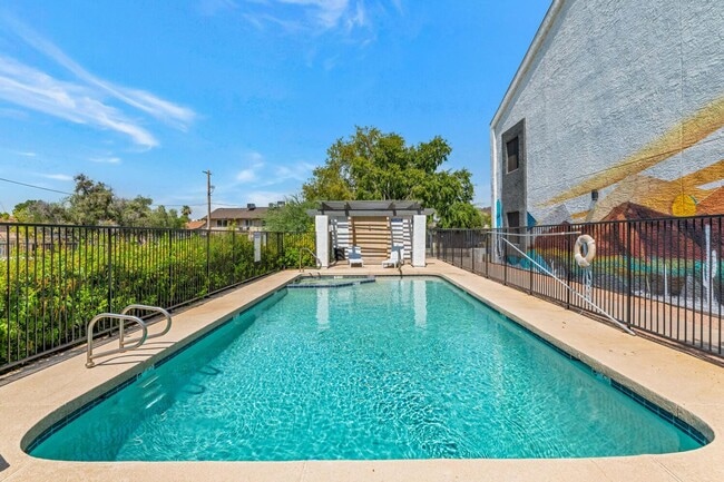 Building Photo - FANTASTIC 1 BEDROOM FOR LEASE