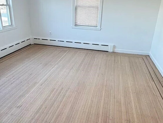 Building Photo - 289 Milton St