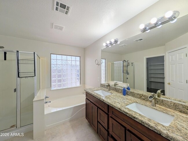 Building Photo - 15748 W Paradise Ln