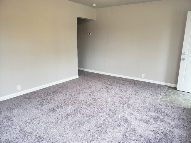 Building Photo - N 3rd Duplex