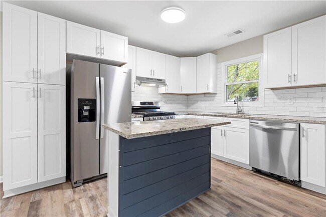 Building Photo - 33 Smyrna Powder Springs Rd SE