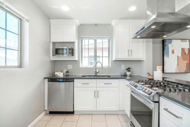 Building Photo - SLOAN'S LAKE: 2-BEDROOM 1 BATH WITH HIGH-END FINISHES