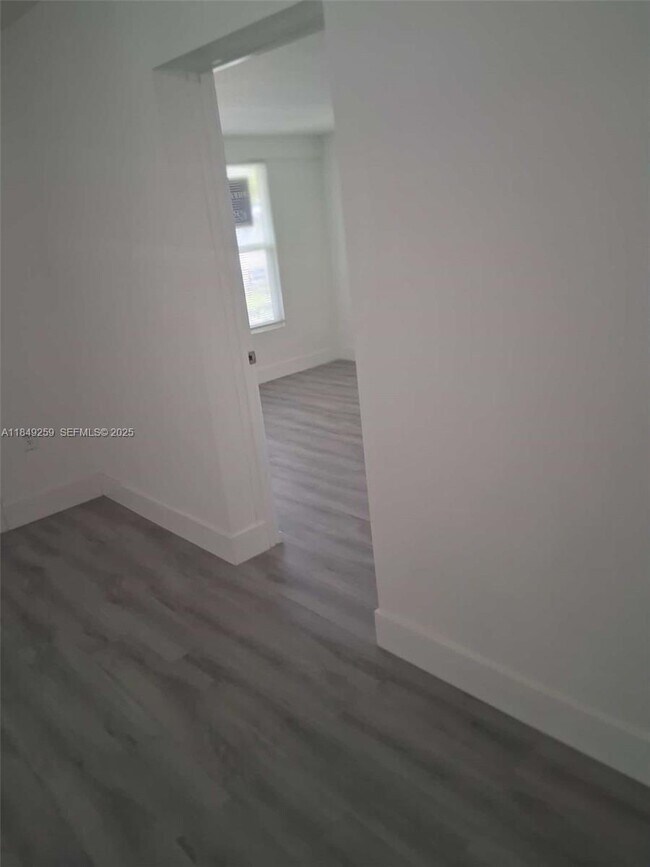 Building Photo - 400 NE 161st St