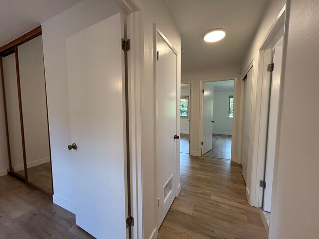 Building Photo - Spacious 4-Bedroom 2.5 Bath Single-Story H...