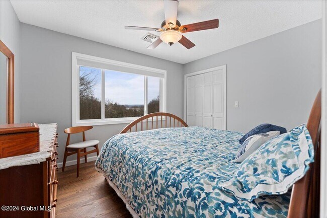 Building Photo - 7 Hill Rd