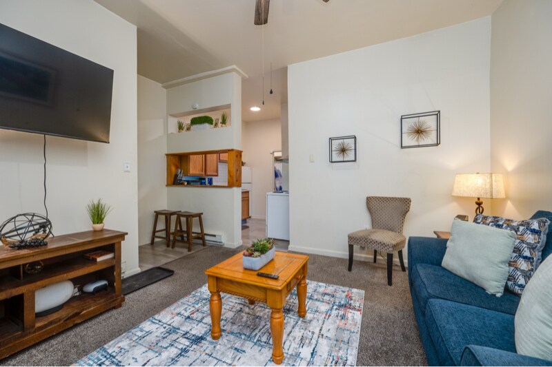 Building Photo - 612 W Market St