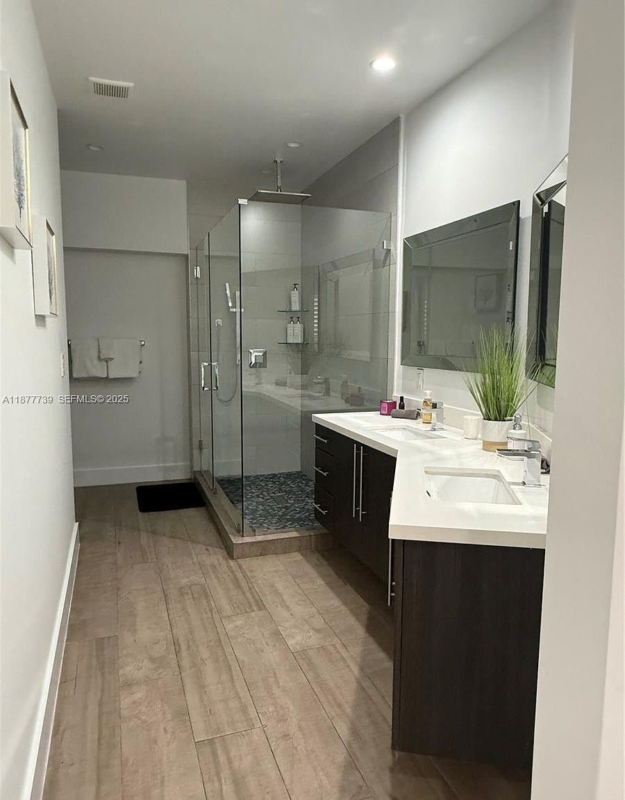 Building Photo - 3231 Salzedo St