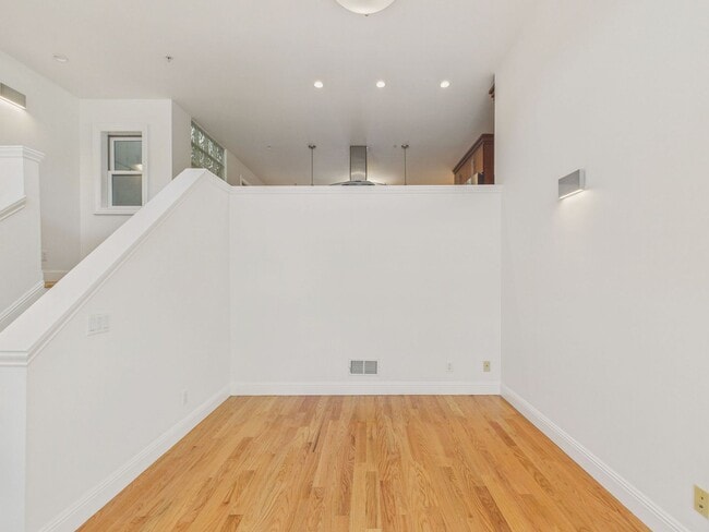 Building Photo - 853 De Haro St
