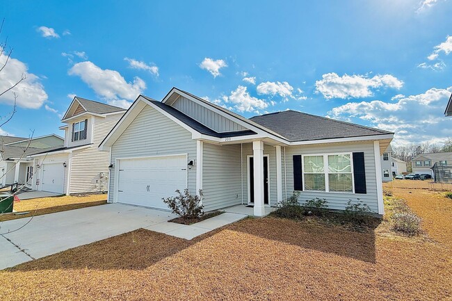 Building Photo - AVAILABLE MID-MARCH! (Pet Friendly)