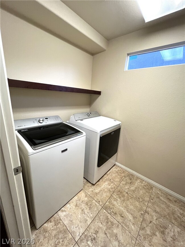 Building Photo - 6789 Flamenco Ct