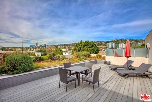 Building Photo - 817 N Alfred St