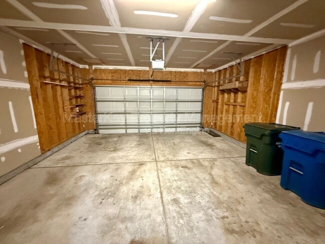 Building Photo - 450 Jerome Rd