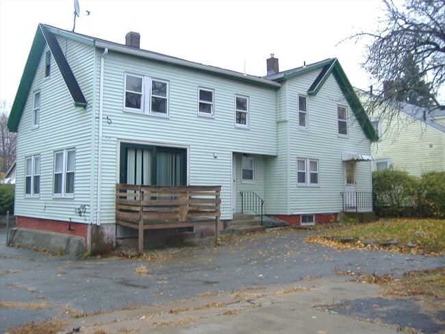 Building Photo - 26 School St