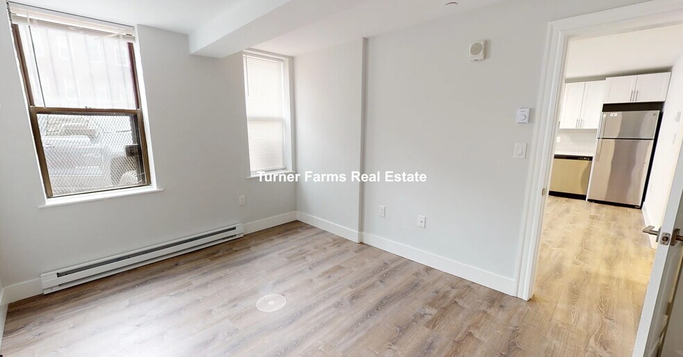 Building Photo - 211 Park Dr