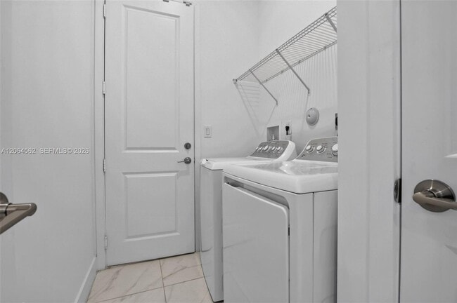 Building Photo - 4574 SW 173rd Ave