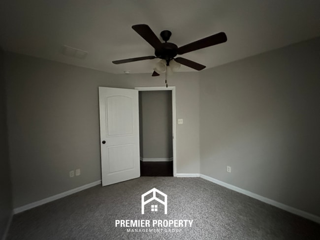 Building Photo - Cozy 2BR/2BA Memphis Home w/ Vaulted Ceilings, Fireplace & 2-Car Garage