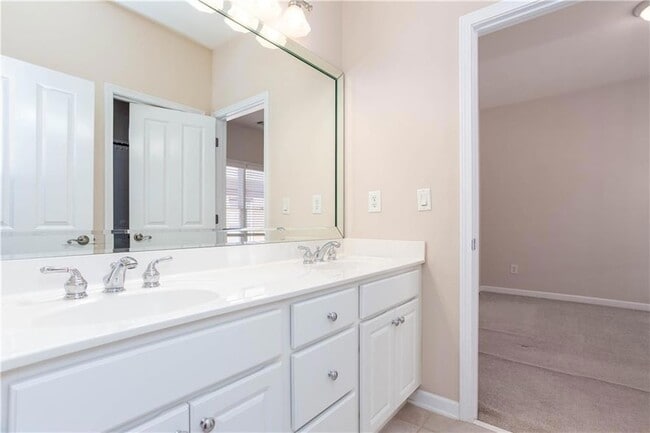 Building Photo - 3206 Windsor Lake Dr NE