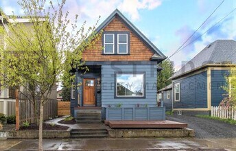 Building Photo - 609 NE Webster St