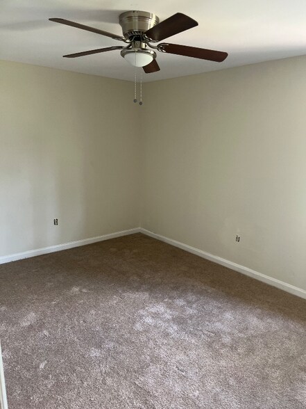 Building Photo - 4439 Shadowood Dr