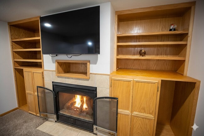 Building Photo - 202 NW Sharmin Dr