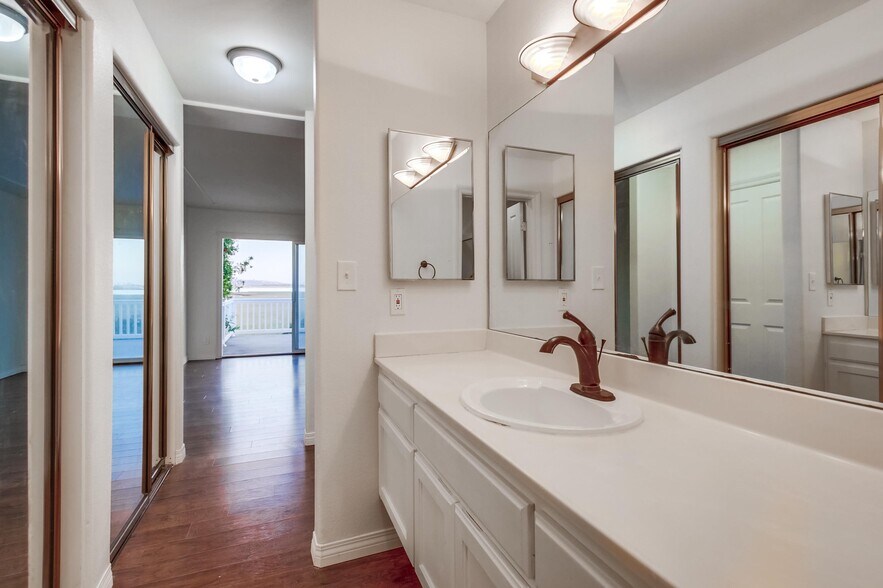 Building Photo - 3997 Crown Point Dr