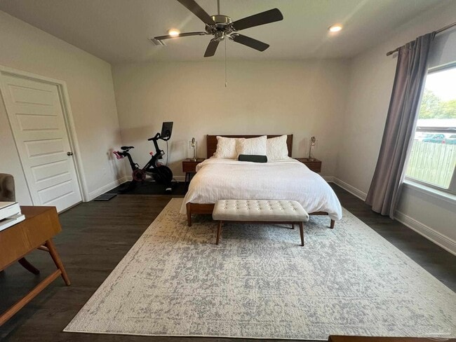 Building Photo - 8026 Burnside Lp