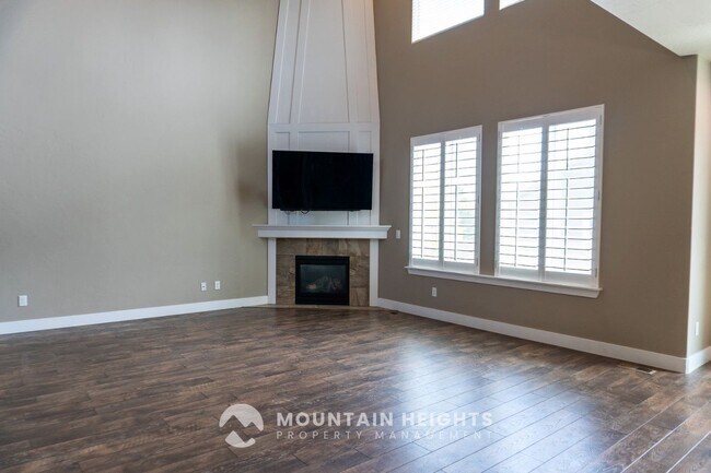Building Photo - 3953 Sand Lake Dr