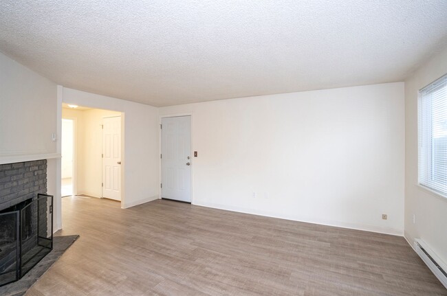 Building Photo - Charming Ground-Level 2-Bedroom Apartment ...