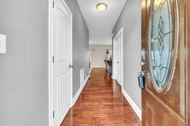 Building Photo - 3342 Cotham Ln