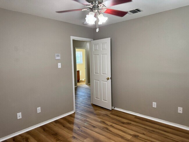 Building Photo - 10115 Colt Crossing