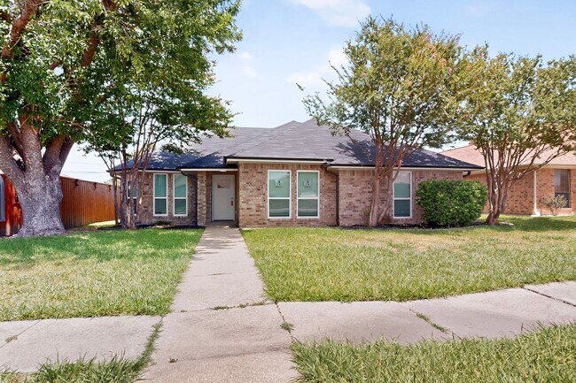 Building Photo - 620 W Stoneybrook Dr
